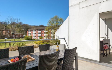 Pekka - 50M from the Sea: Apartment, Balcony, Houseplant