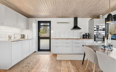Ingelis - 1.2Km from the Sea