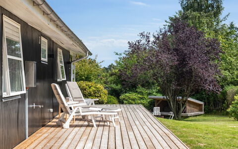 Donco - 600M from the Sea: Vegetation, Shrub, Spring, Cottage, Garden, Shade, Backyard, Yard, Chair