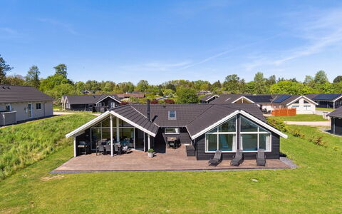 Vara - 800M from the Sea: Apartment, Shade, Balcony, Chair, Fence, Outdoor Furniture, Aluminium, Artificial Turf