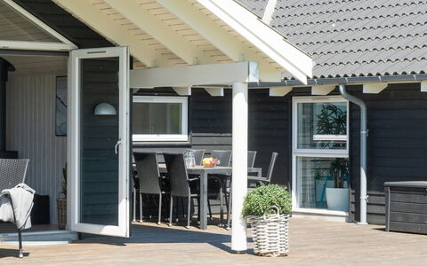 Vara - 800M from the Sea: Apartment, Shade, Balcony, Chair, Fence, Outdoor Furniture, Aluminium, Artificial Turf