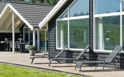 Vara - 800M from the Sea: Apartment, Shade, Balcony, Chair, Fence, Outdoor Furniture, Aluminium, Artificial Turf