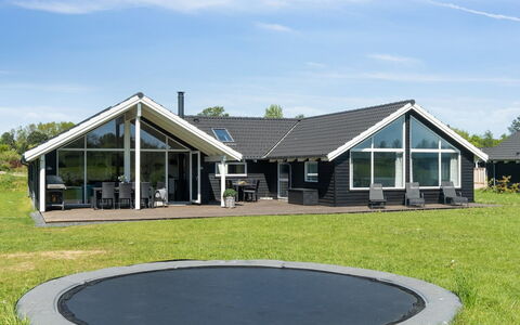 Vara - 800M from the Sea: Apartment, Shade, Balcony, Chair, Fence, Outdoor Furniture, Aluminium, Artificial Turf
