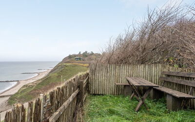 Tabetha - 25M from the Sea