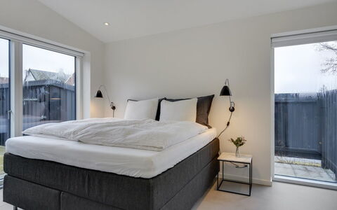 Ebke - 70M from the Sea: Floor, Bedroom, Bedding, Bed, Daylighting, Throw Pillow, Pillow, Linens, Freezing, Hotel