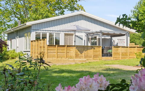 Ømund - 600M to the Fjord: Home, Land Lot, Cottage, Shade, Siding, Lawn, Garden, Yard, Porch, Garden Buildings