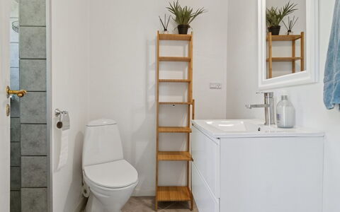 Ømund - 600M to the Fjord: Flooring, Floor, Interior Design, Toilet, Plumbing Fixture, Toilet Seat, Room, Bathroom, Plumbing, Tile
