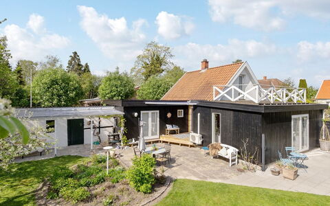 Eeli - 150M from the Sea: Roof, House, Home, Residential Area, Cottage, Estate, Farmhouse, Garden, Suburb, Siding