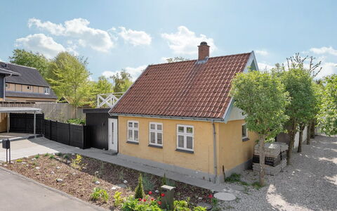 Eeli - 150M from the Sea: Building, House, Roof, Residential Area, Home, Cottage, Neighbourhood, Human Settlement, Siding, Suburb