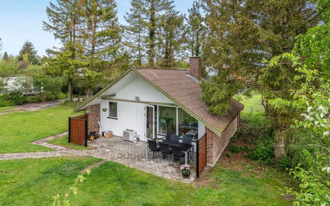 Skalk - 300M from the Sea: Residential Area, Roof, Suburb, Driveway, Estate, Chimney