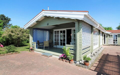 Enrik - 123M from the Sea: Wood, Roof, Architecture, Home, House, Cottage, Siding, Hardwood, Slope, Estate