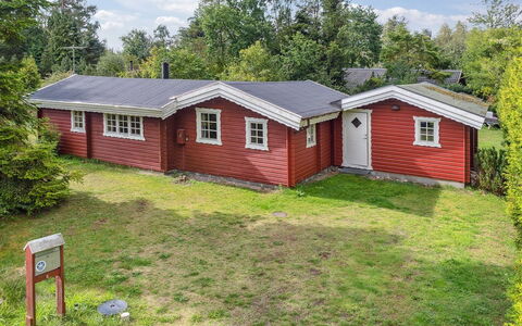 Tuukka - 150M from the Sea: Building, House, Residential Area, Home, Shrub, Roof, Cottage, Estate, Garden