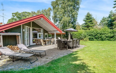 Uta - 300M from the Sea: Grass, House, Roof, Home, Cottage, Shrub, Land Lot, Rural Area, Farmhouse, Groundcover