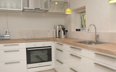 Fernande - 150M from the Sea: Flooring, Countertop, Kitchen, Wood, Cabinetry, Interior Design, Floor, Furniture, Sink, Kitchen Appliance