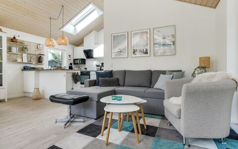 Jelke - 50M from the Sea: Apartment, Shade, Balcony, Chair, Fence, Outdoor Furniture, Aluminium, Artificial Turf