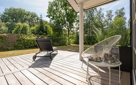 Jelke - 50M from the Sea: Apartment, Shade, Balcony, Chair, Fence, Outdoor Furniture, Aluminium, Artificial Turf