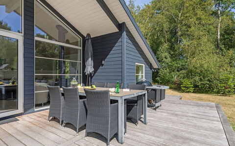 Jelke - 50M from the Sea: Apartment, Shade, Balcony, Chair, Fence, Outdoor Furniture, Aluminium, Artificial Turf