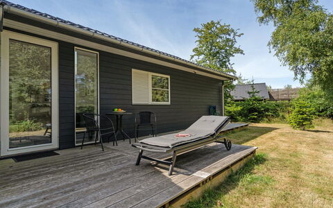 Jelke - 50M from the Sea: Apartment, Shade, Balcony, Chair, Fence, Outdoor Furniture, Aluminium, Artificial Turf