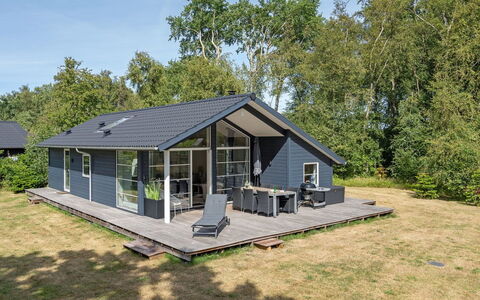 Jelke - 50M from the Sea: Apartment, Shade, Balcony, Chair, Fence, Outdoor Furniture, Aluminium, Artificial Turf