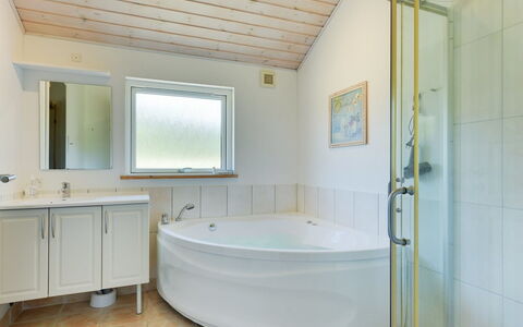 Aksel - 150M from the Sea: Plumbing Fixture, Flooring, Interior Design, Ceiling, Floor, Bathtub, Bathroom, Plumbing, Tap, Room
