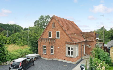 Feikje - 5.5Km from the Sea: Building, Window, House, Roof, Residential Area, Home, Cottage, Neighbourhood, Door