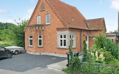 Feikje - 5.5Km from the Sea: Building, Window, House, Roof, Brickwork, Brick, Residential Area, Cottage, Home, Door