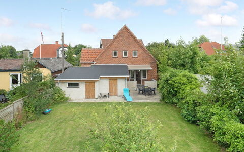Feikje - 5.5Km from the Sea: Building, House, Residential Area, Roof, Home, Neighbourhood, Shrub, Cottage, Land Lot