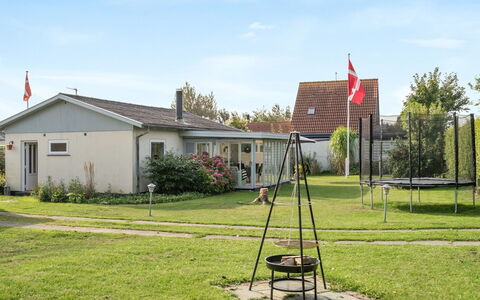 Hattie - 100M from the Sea: Building, Grass, House, Roof, Home, Residential Area, Shrub, Lawn, Land Lot