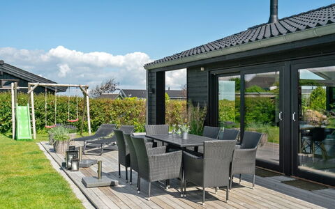 Kjell - 100M from the Sea: Blue, Shrub, Cottage, Groundcover, Garden, Estate, Shade, Landscaping, Farmhouse, Eco Hotel