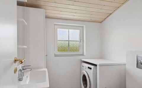 Amy - 150M from the Sea: Wall, Flooring, Wood, Floor, Ceiling, Interior Design, Plumbing Fixture, Room, Plumbing, Bathroom
