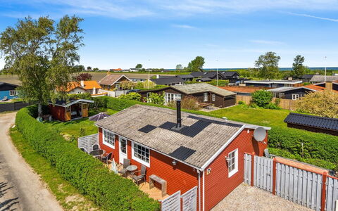 Amy - 150M from the Sea: Blue, Shrub, Cottage, Groundcover, Garden, Estate, Shade, Landscaping, Farmhouse, Eco Hotel