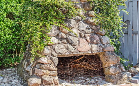 Amy - 150M from the Sea: Blue, Shrub, Cottage, Groundcover, Garden, Estate, Shade, Landscaping, Farmhouse, Eco Hotel