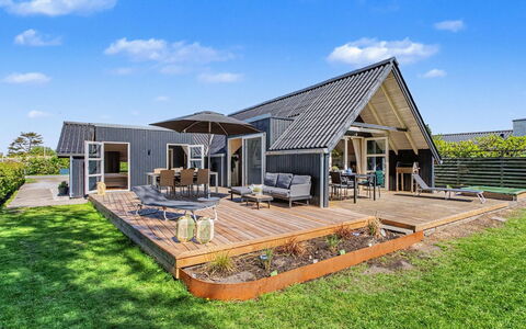 Elbert - 100M from the Sea: Wood, Garden, Backyard, Land Lot, Home, Roof, Shade, Deck, Hardwood, Yard