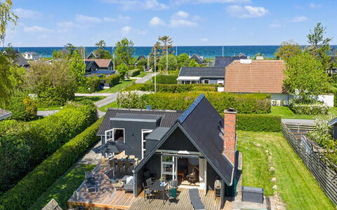 Elbert - 100M from the Sea: Wood, Garden, Backyard, Land Lot, Home, Roof, Shade, Deck, Hardwood, Yard