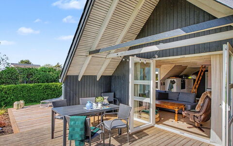 Elbert - 100M from the Sea: Wood, Garden, Backyard, Land Lot, Home, Roof, Shade, Deck, Hardwood, Yard