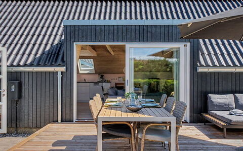 Elbert - 100M from the Sea: Wood, Garden, Backyard, Land Lot, Home, Roof, Shade, Deck, Hardwood, Yard