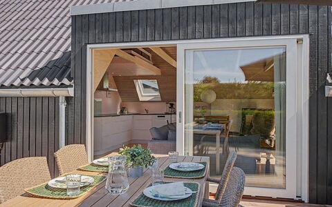 Elbert - 100M from the Sea: Wood, Garden, Backyard, Land Lot, Home, Roof, Shade, Deck, Hardwood, Yard