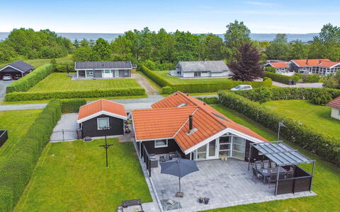 Dyrken - 200M from the Sea: Apartment, Shade, Balcony, Chair, Fence, Outdoor Furniture, Aluminium, Artificial Turf