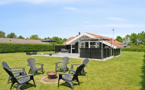 Dyrken - 200M from the Sea: Apartment, Shade, Balcony, Chair, Fence, Outdoor Furniture, Aluminium, Artificial Turf