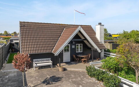 Ulv - 25M from the Sea: Residential Area, Roof, Suburb, Driveway, Estate, Chimney