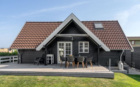 Ulv - 25M from the Sea: Residential Area, Roof, Suburb, Driveway, Estate, Chimney