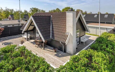 Ulv - 25M from the Sea: Residential Area, Roof, Suburb, Driveway, Estate, Chimney