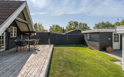 Ulv - 25M from the Sea: Residential Area, Roof, Suburb, Driveway, Estate, Chimney