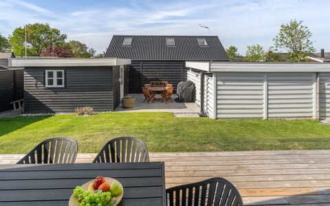 Ulv - 25M from the Sea: Residential Area, Roof, Suburb, Driveway, Estate, Chimney