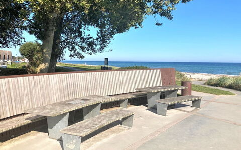 Ulv - 25M from the Sea: Residential Area, Roof, Suburb, Driveway, Estate, Chimney