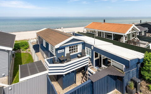 Nera - 10M from the Sea: Blue, Shrub, Cottage, Groundcover, Garden, Estate, Shade, Landscaping, Farmhouse, Eco Hotel