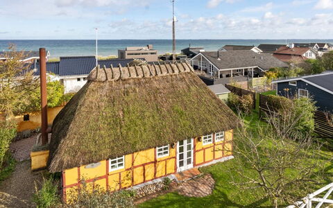 Ethly - 50M from the Sea: Roof, House, Land Lot, Home, Cottage, Estate, Garden Buildings, Shade, Log Cabin, Landscaping