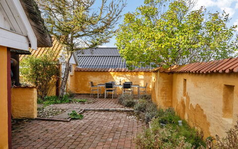 Ethly - 50M from the Sea: Roof, House, Land Lot, Home, Cottage, Estate, Garden Buildings, Shade, Log Cabin, Landscaping