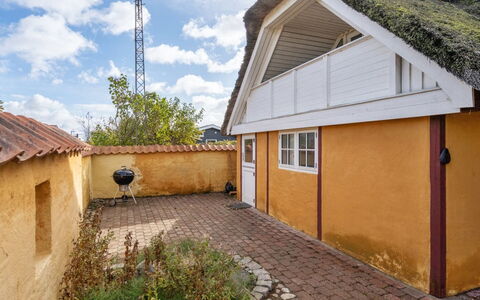 Ethly - 50M from the Sea: Roof, House, Land Lot, Home, Cottage, Estate, Garden Buildings, Shade, Log Cabin, Landscaping