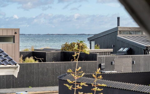 Ethly - 50M from the Sea: Roof, House, Land Lot, Home, Cottage, Estate, Garden Buildings, Shade, Log Cabin, Landscaping